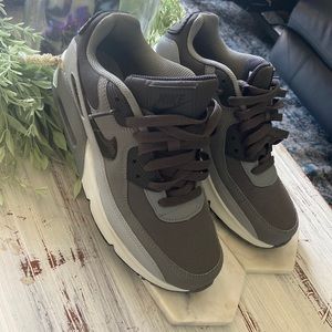 -New**Nike Air Max Size 90 -6Y